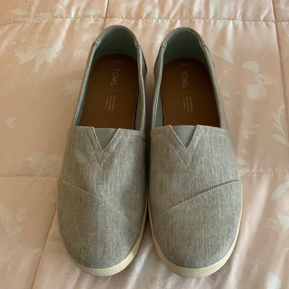 TOMS - size 11 - light gray slip on